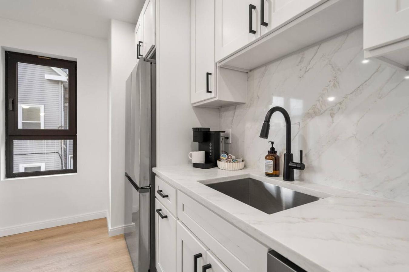 Skyline 1br With Views Boston