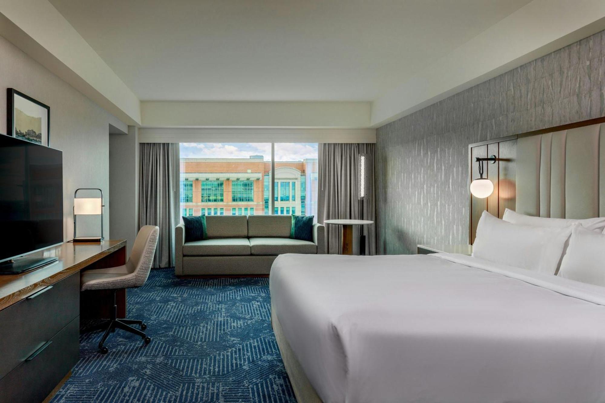 Renaissance Seaport District Hotel 4*