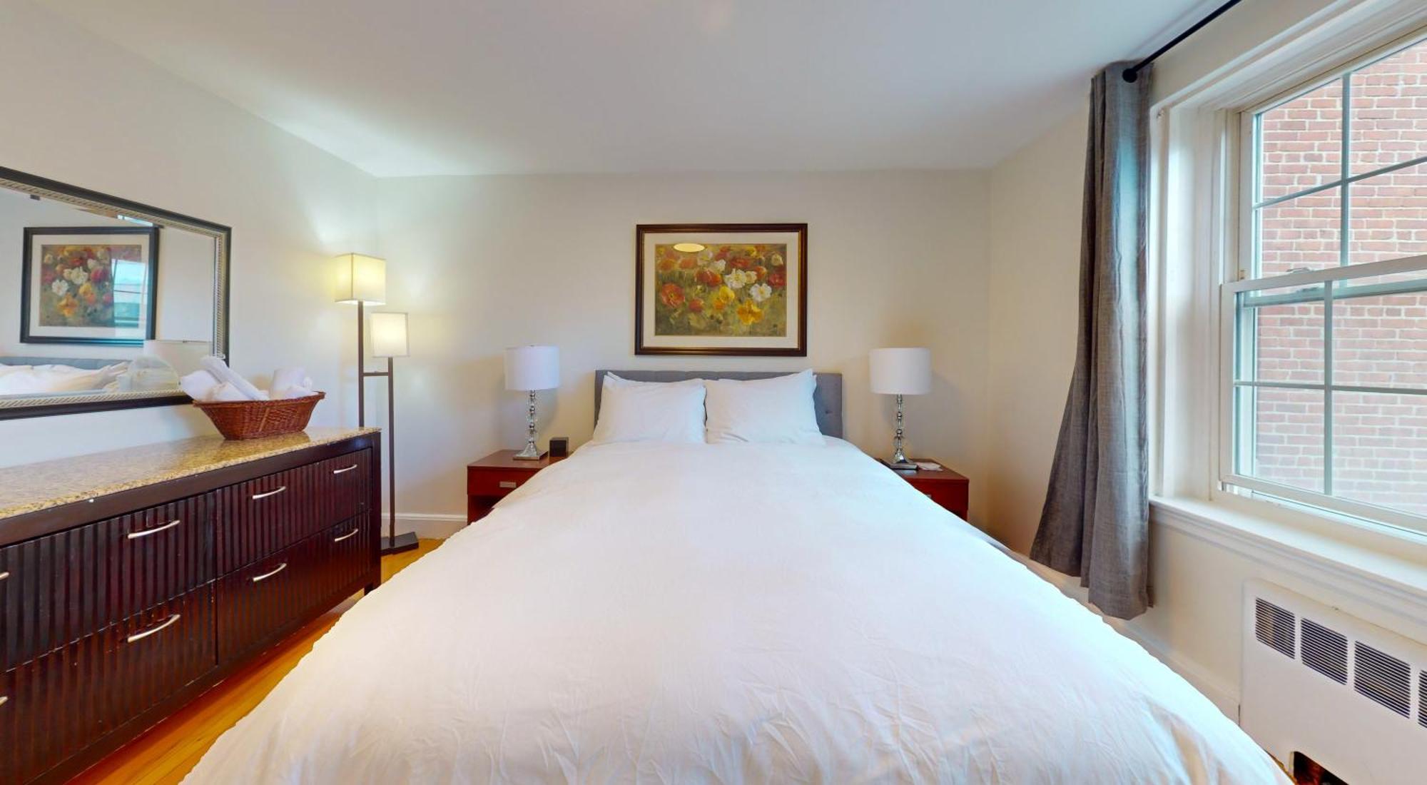 Bright 2br In Brookline * Boston