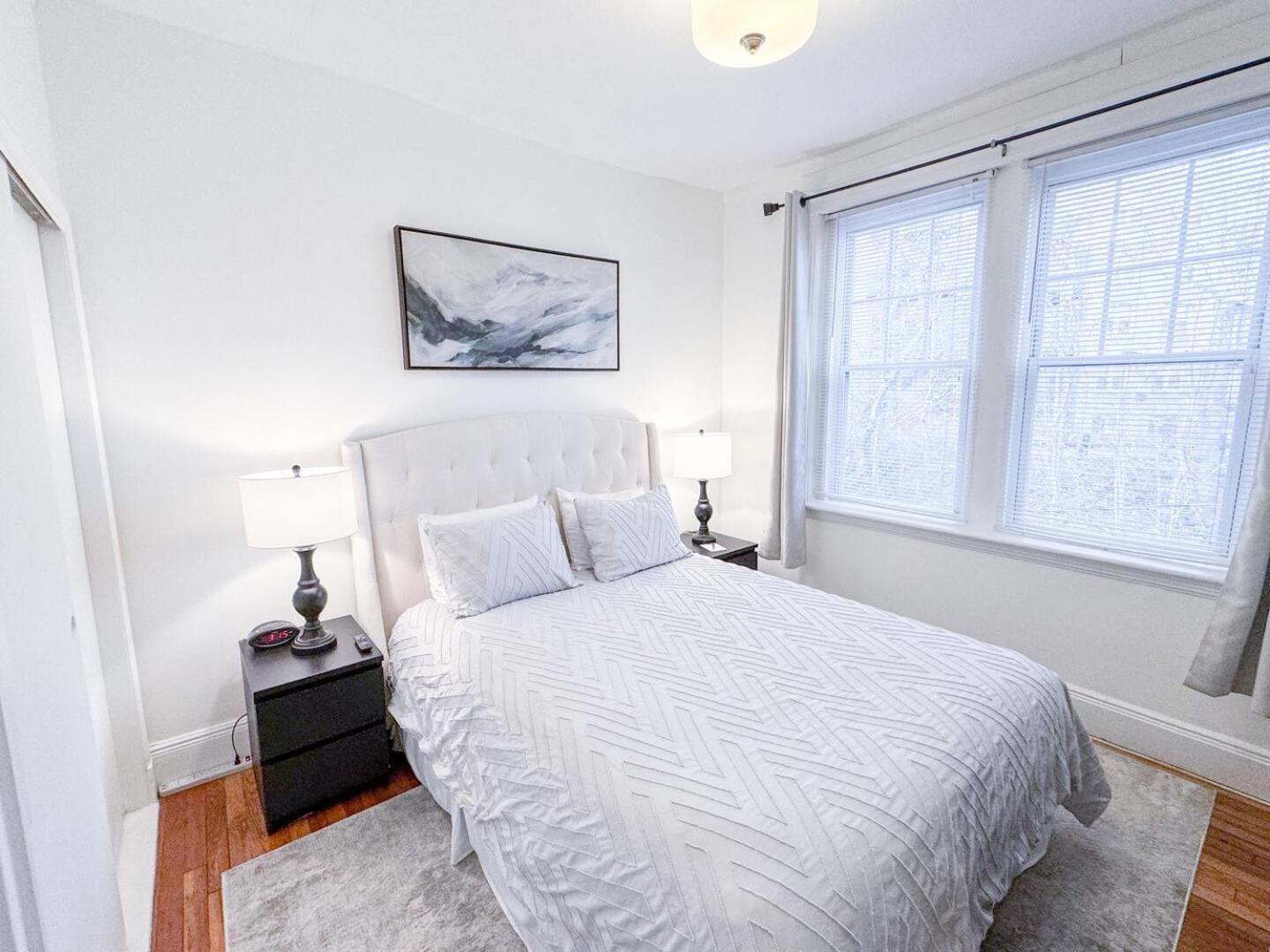 2 Bed, In Unit Laundry, College, Balcony Appartement *