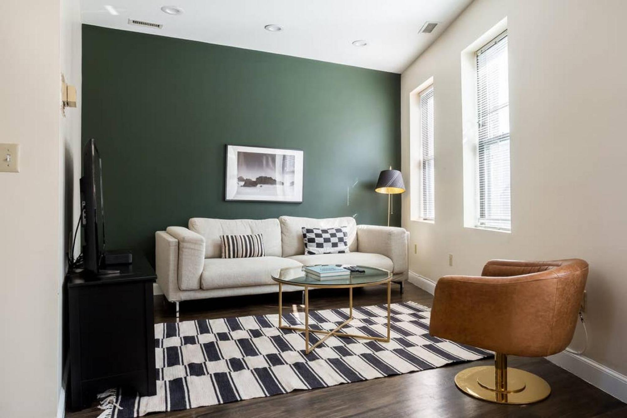 Delightful North End 2br 2ba Laundry *