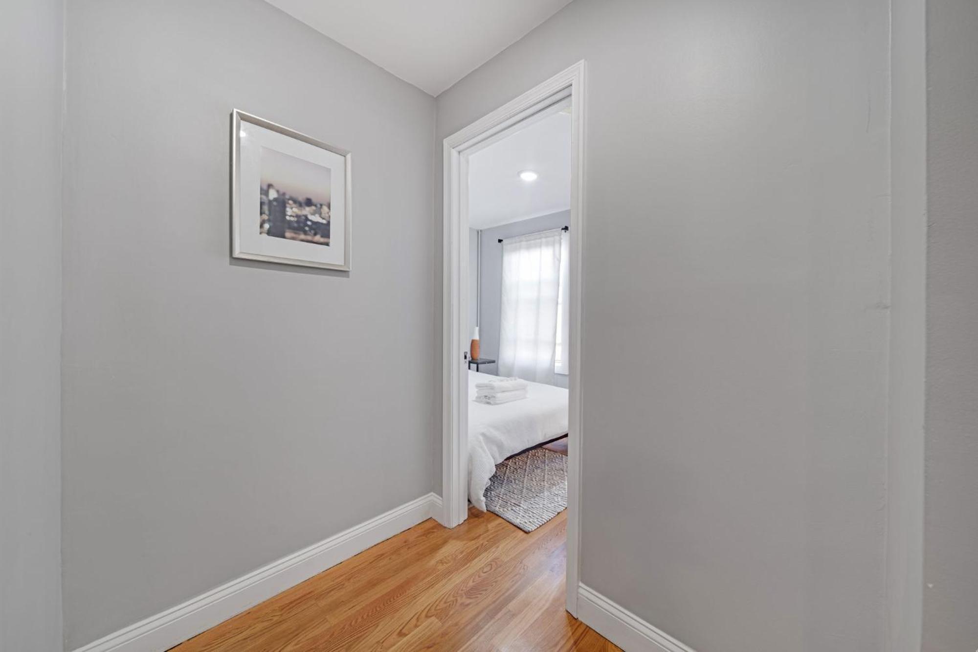 Southie Living By Seaport, Red Line, & Bars Apartment *