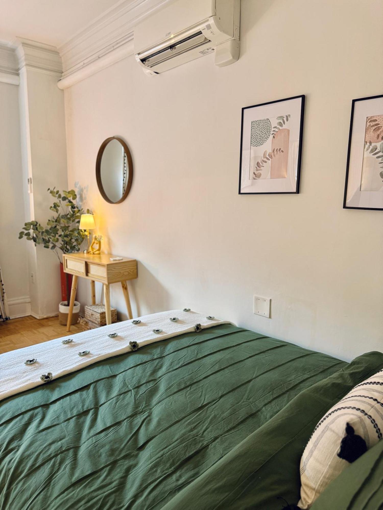 Apartment Chic Living On Newbury Street *