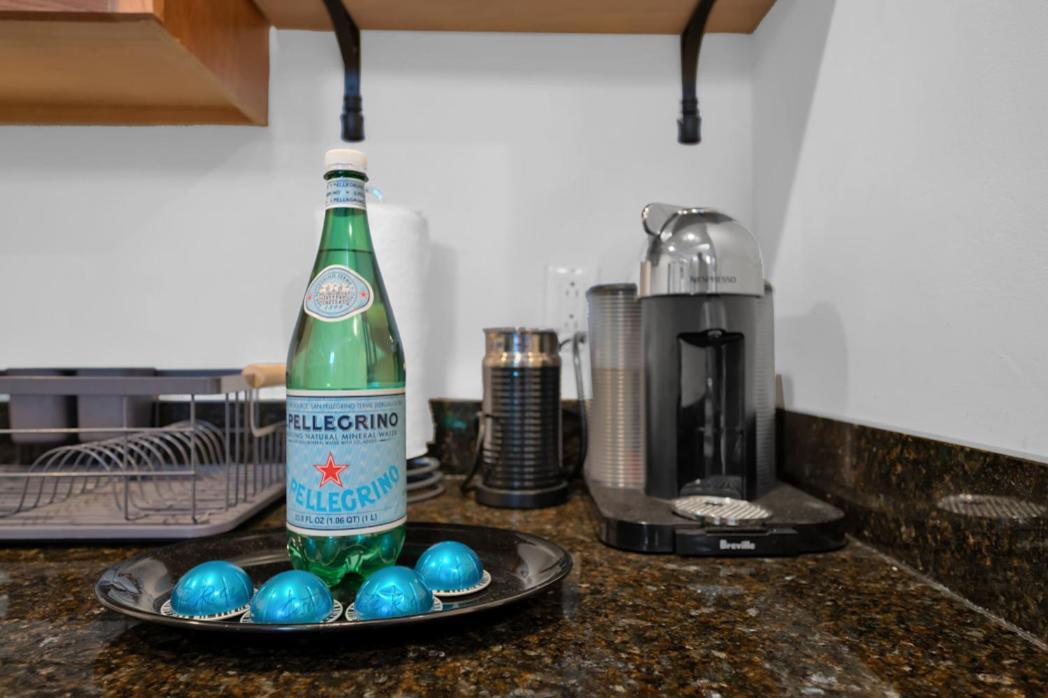 Amazing Location Parking Apartment *