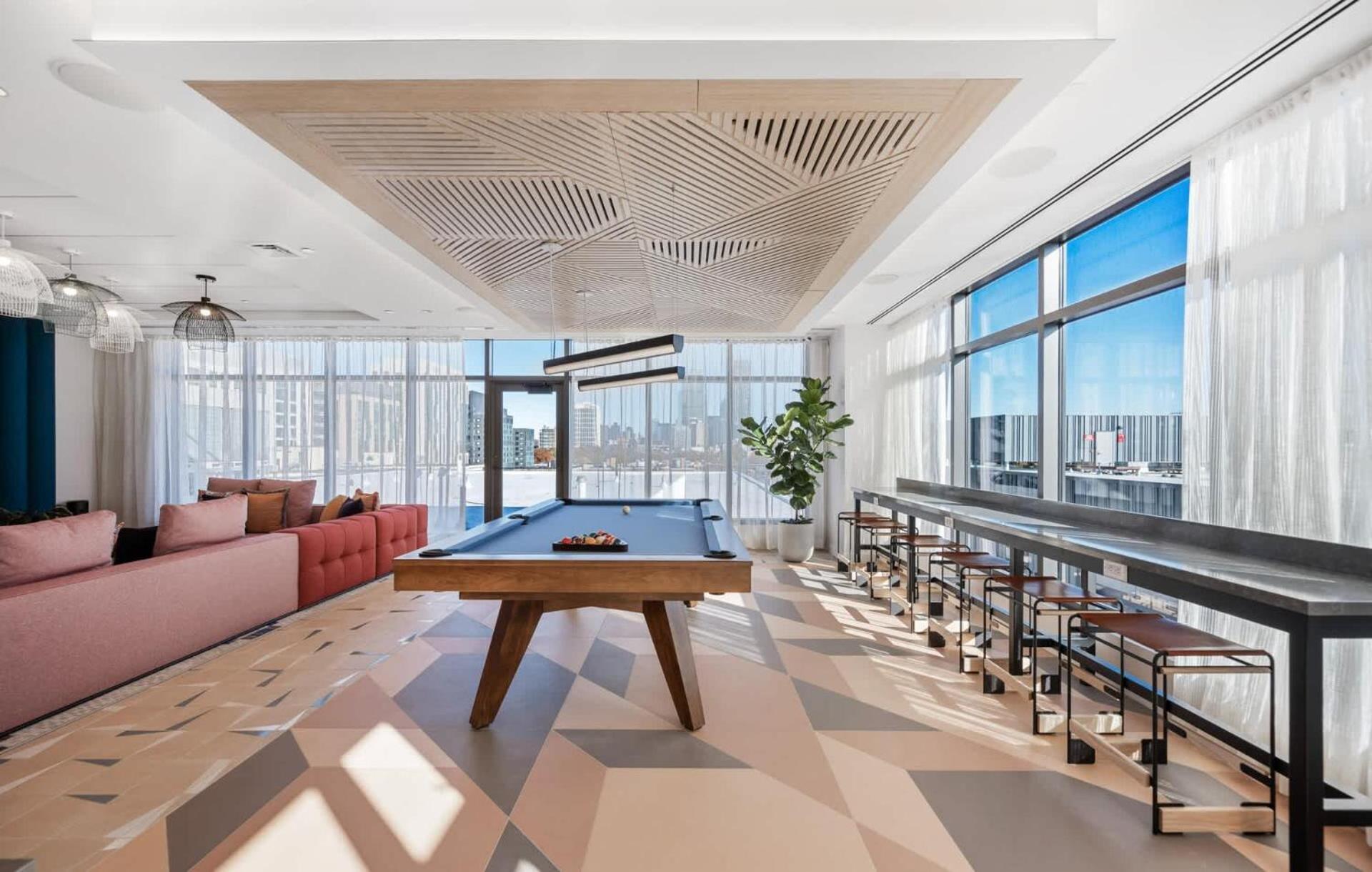 Luxury With Kitchen & Gym * Boston