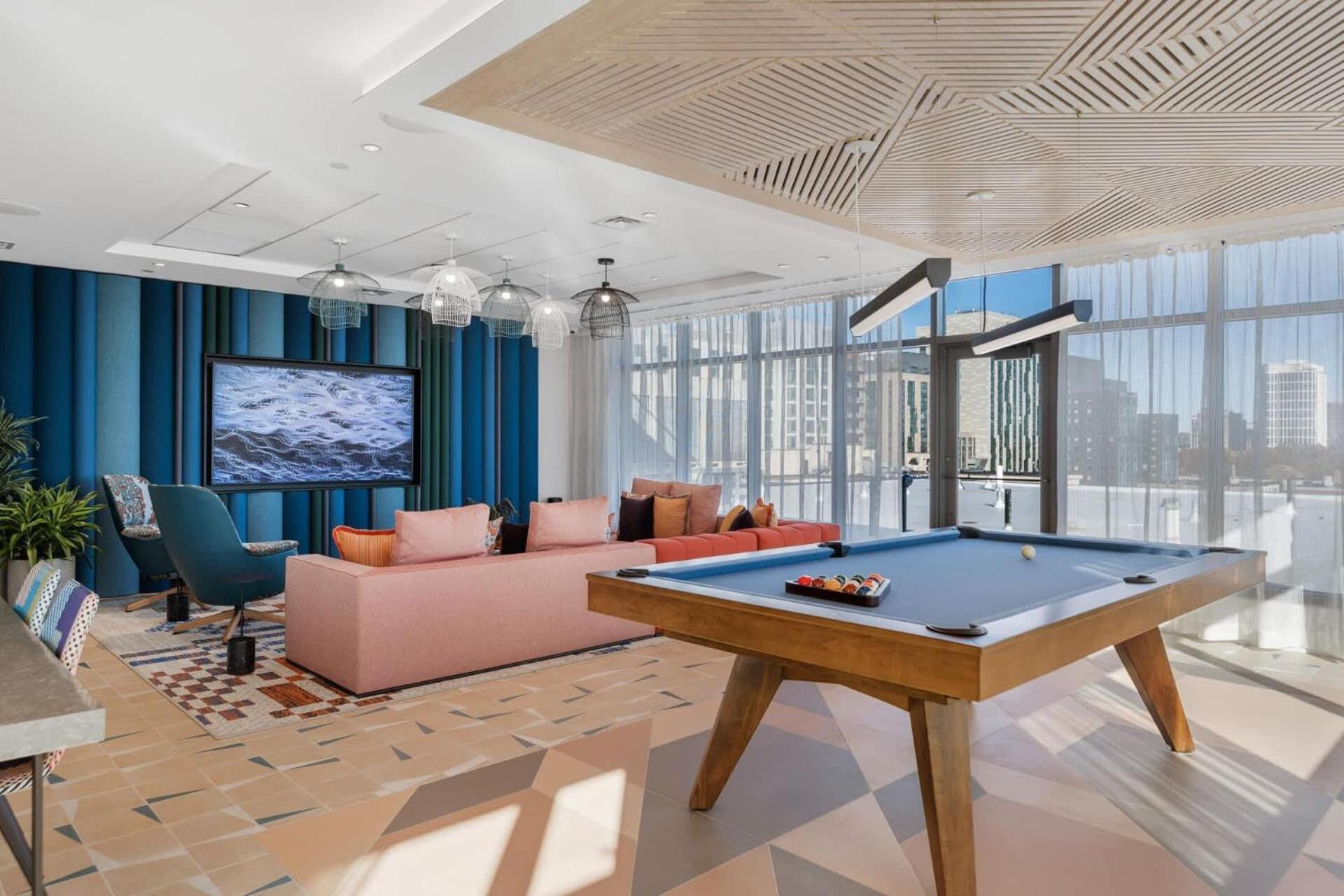 Gorgeous Heart Of Downtown Apartment