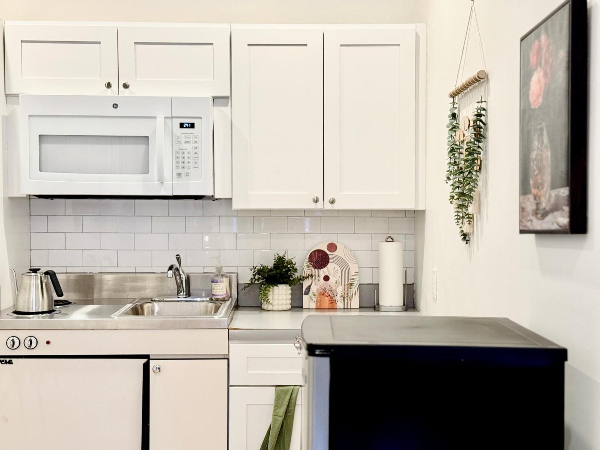 Chic Living On Newbury Street Apartment