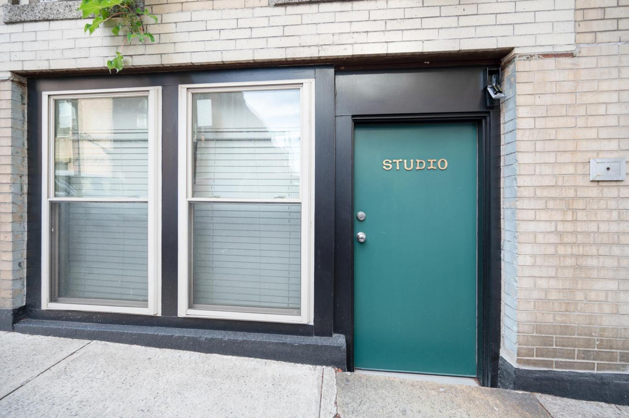 Amazing Location Parking *