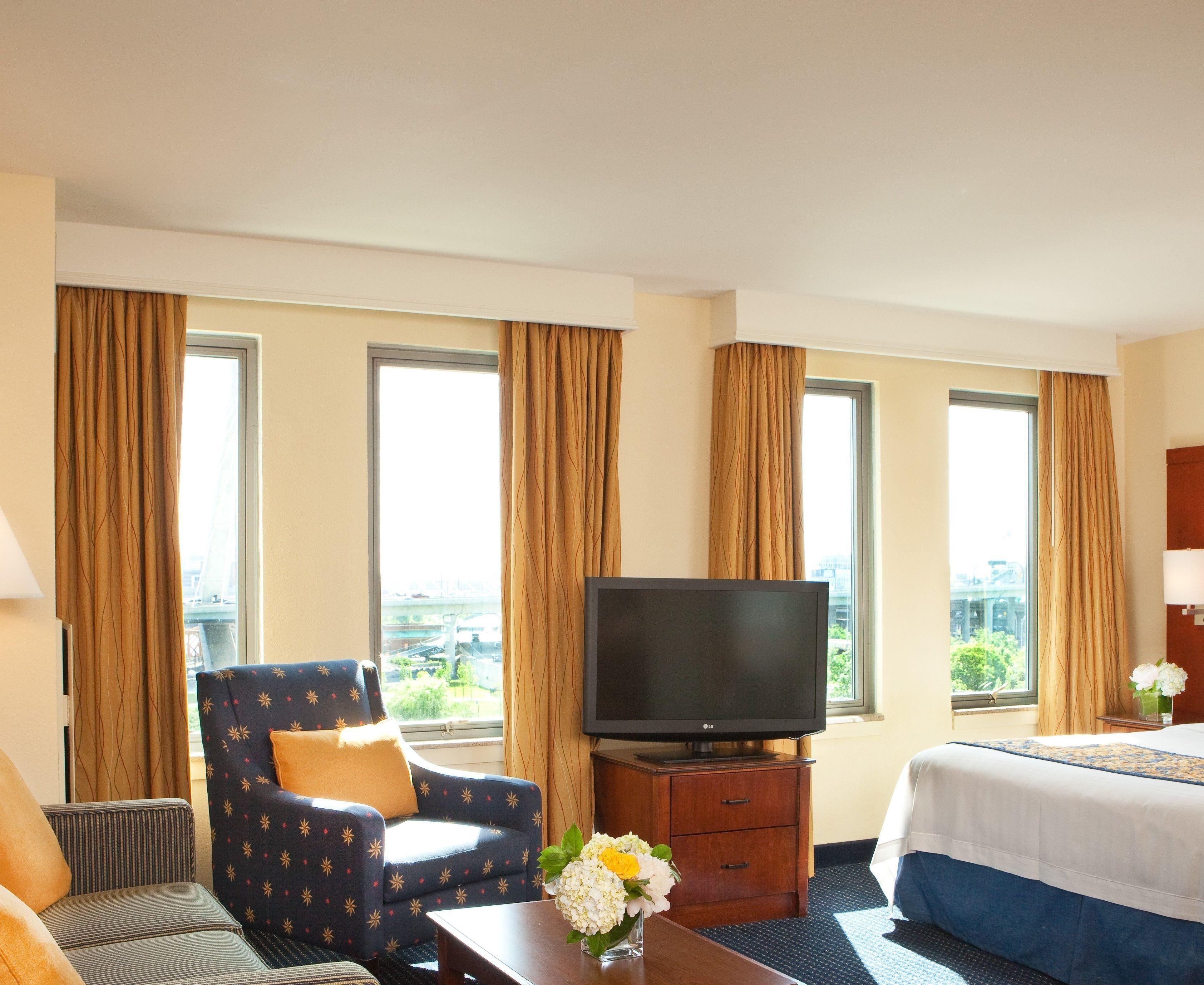 Hotel By Marriott Harbor On Tudor Wharf Boston