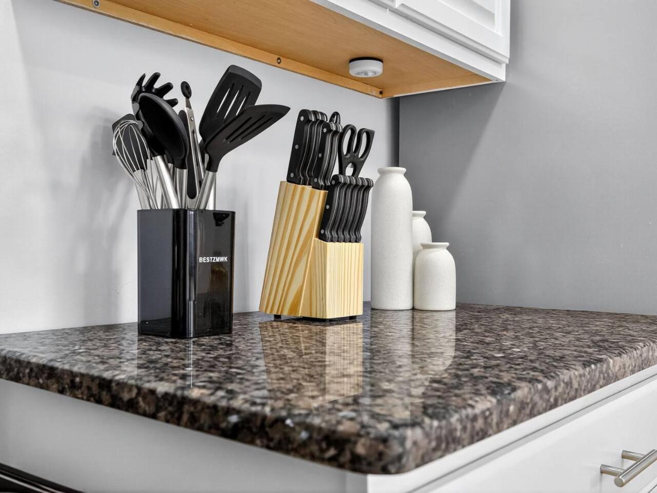 Vintage 5br In With Free Parking Apartment *