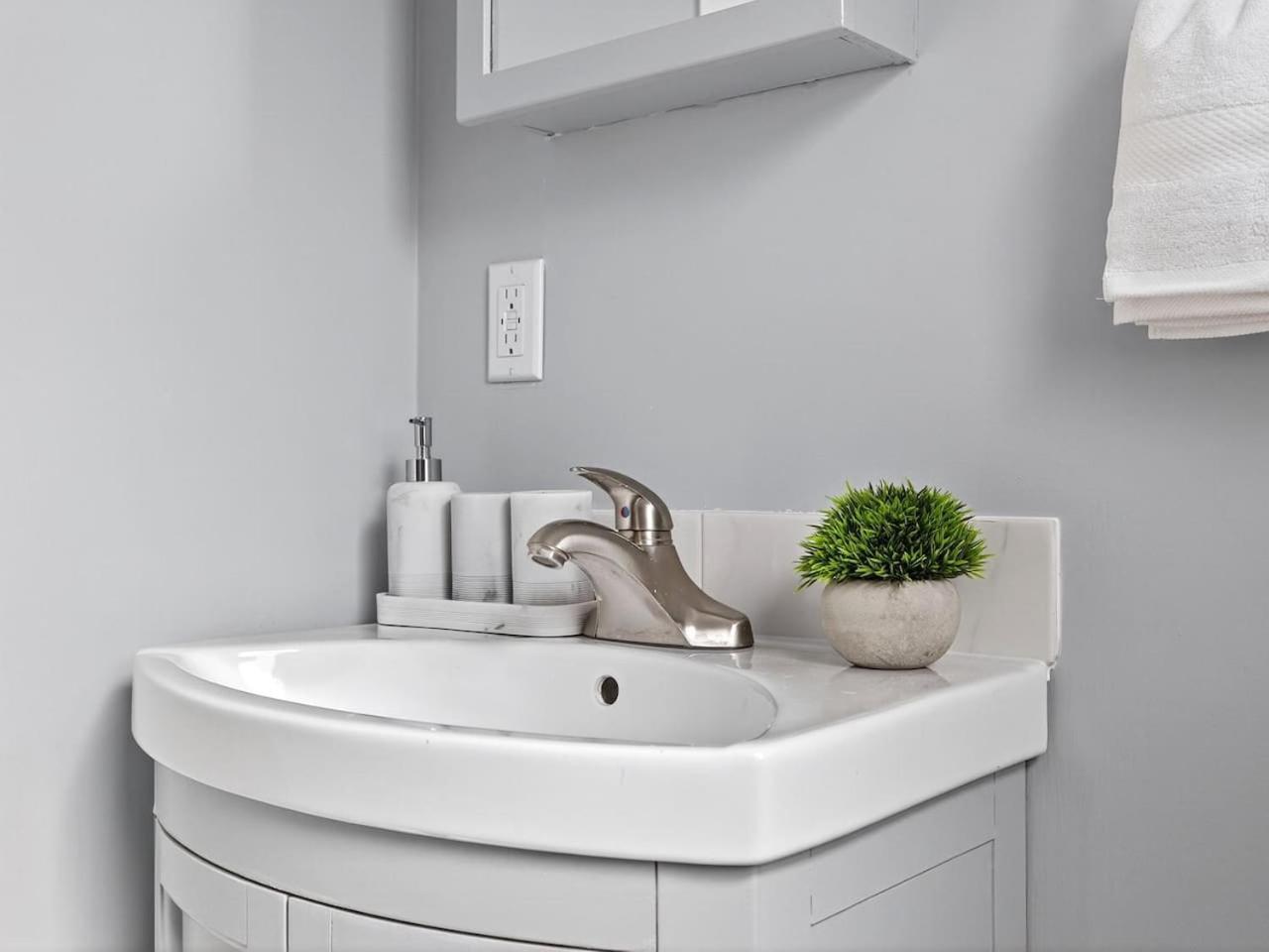 Vintage 5br In With Free Parking