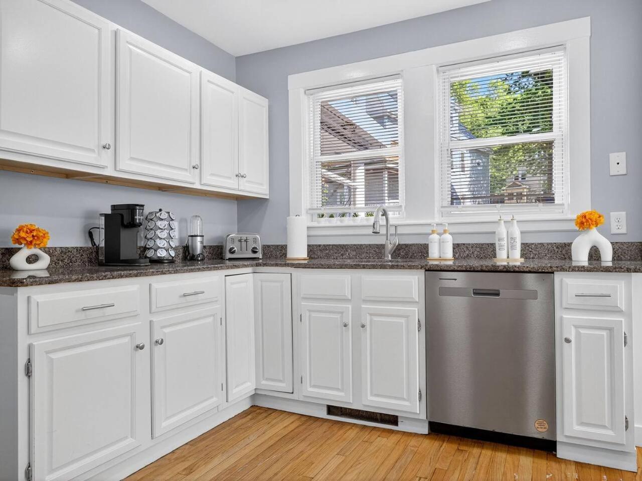 Vintage 5br In With Free Parking