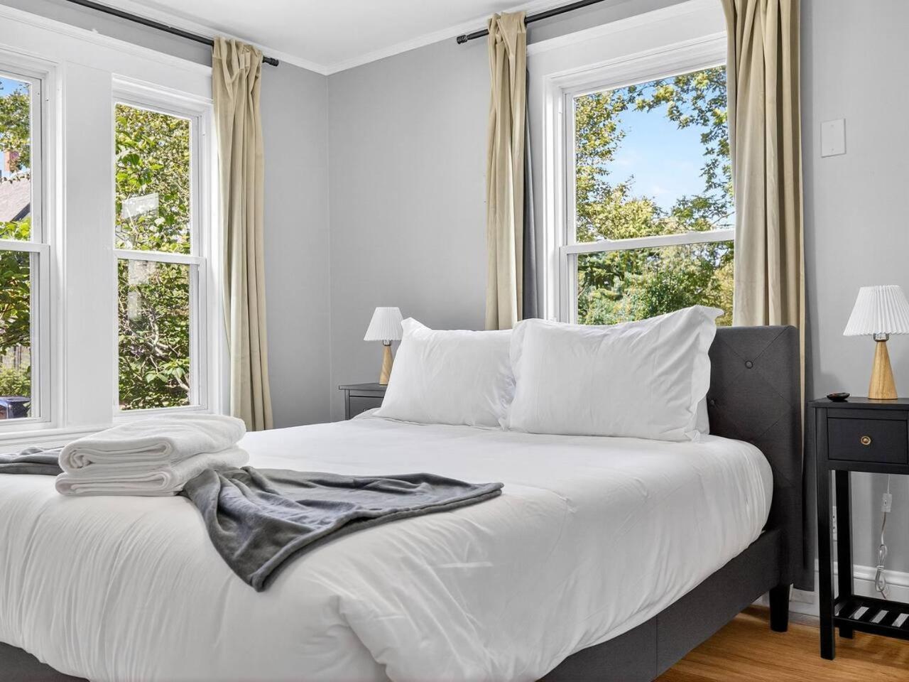 Vintage 5br In With Free Parking Apartment Boston