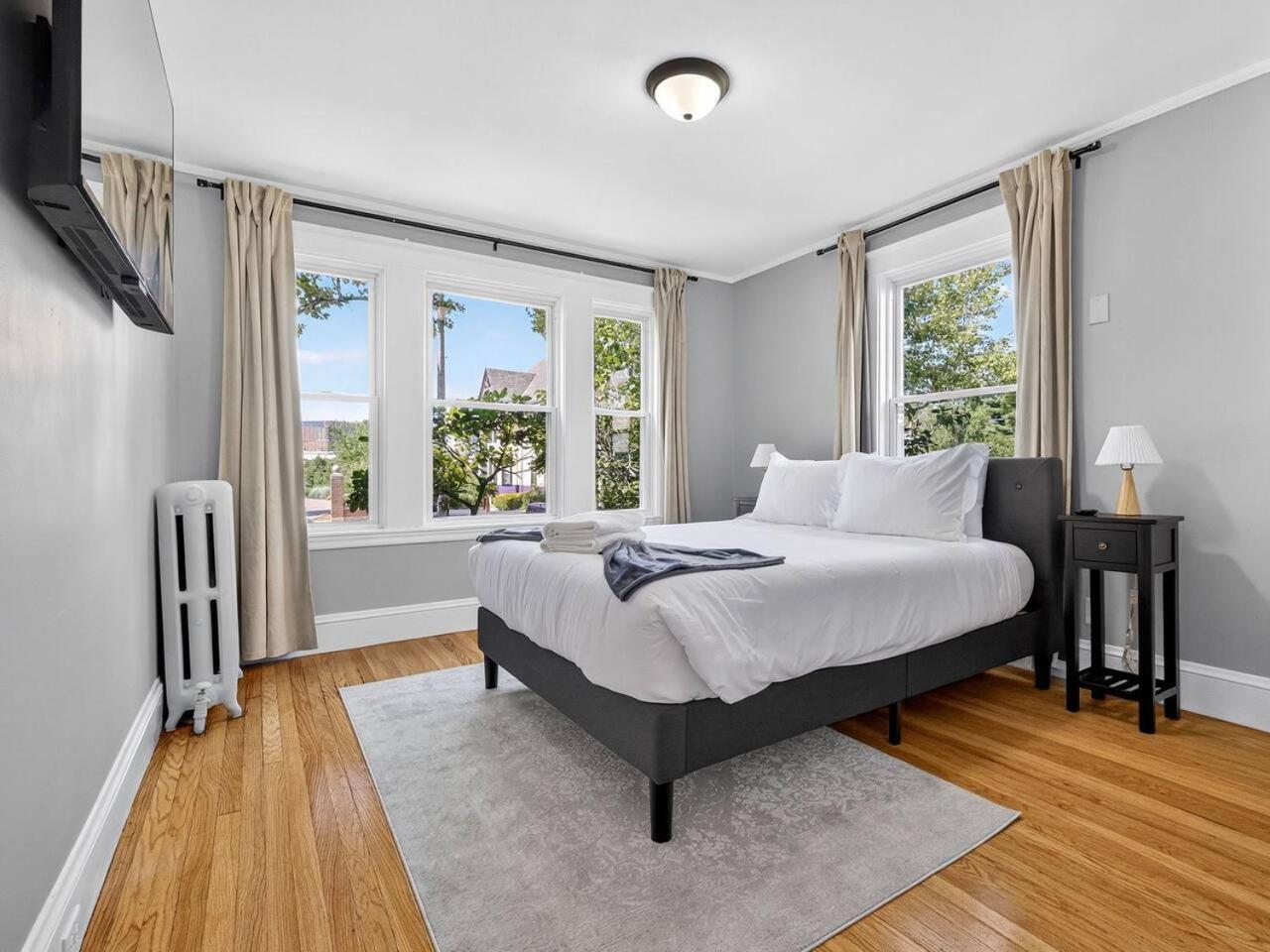 Vintage 5br In With Free Parking * Boston