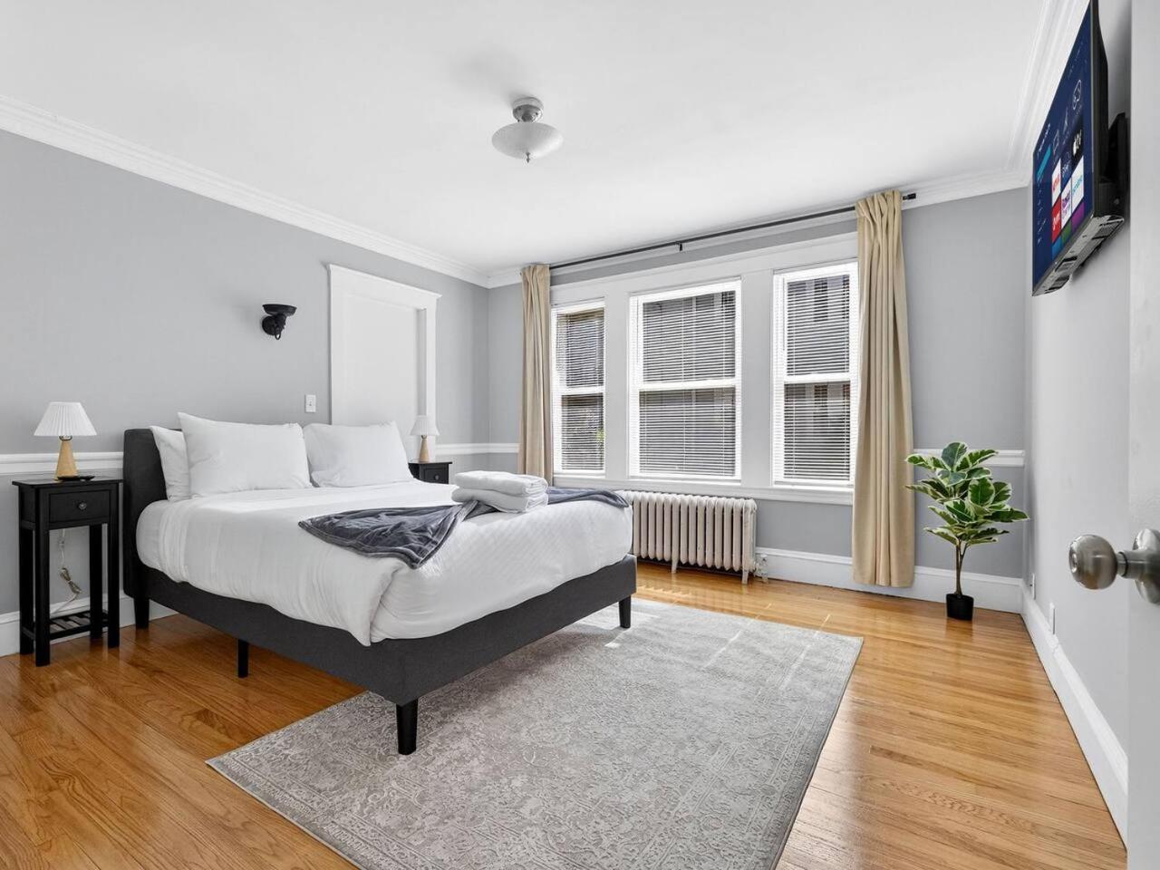 Vintage 5br In With Free Parking Apartment *