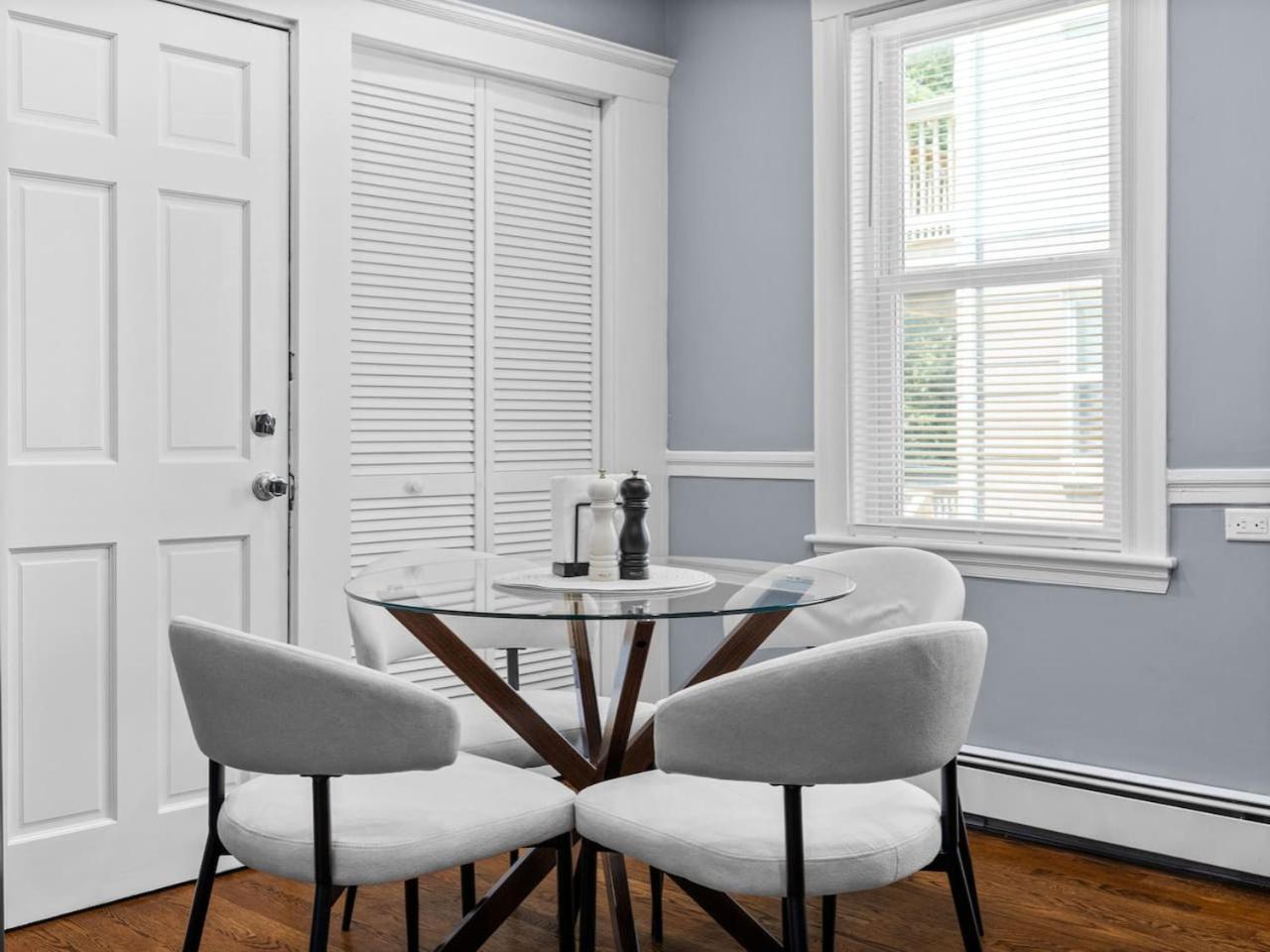 Luxury 3br In With Free Parking Apartment *