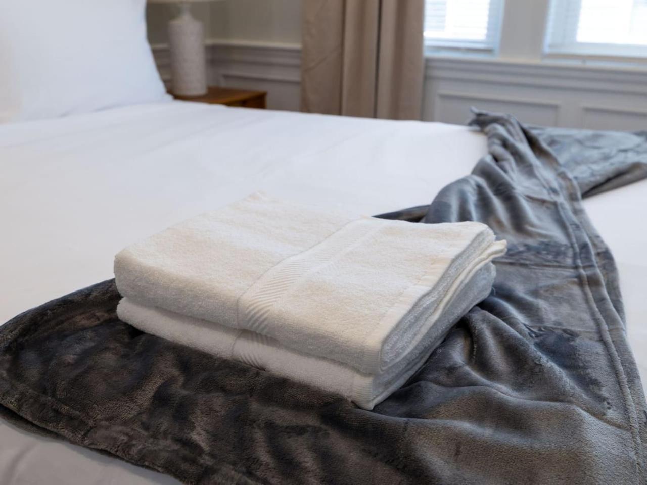 Apartment Luxury 3br In With Free Parking *