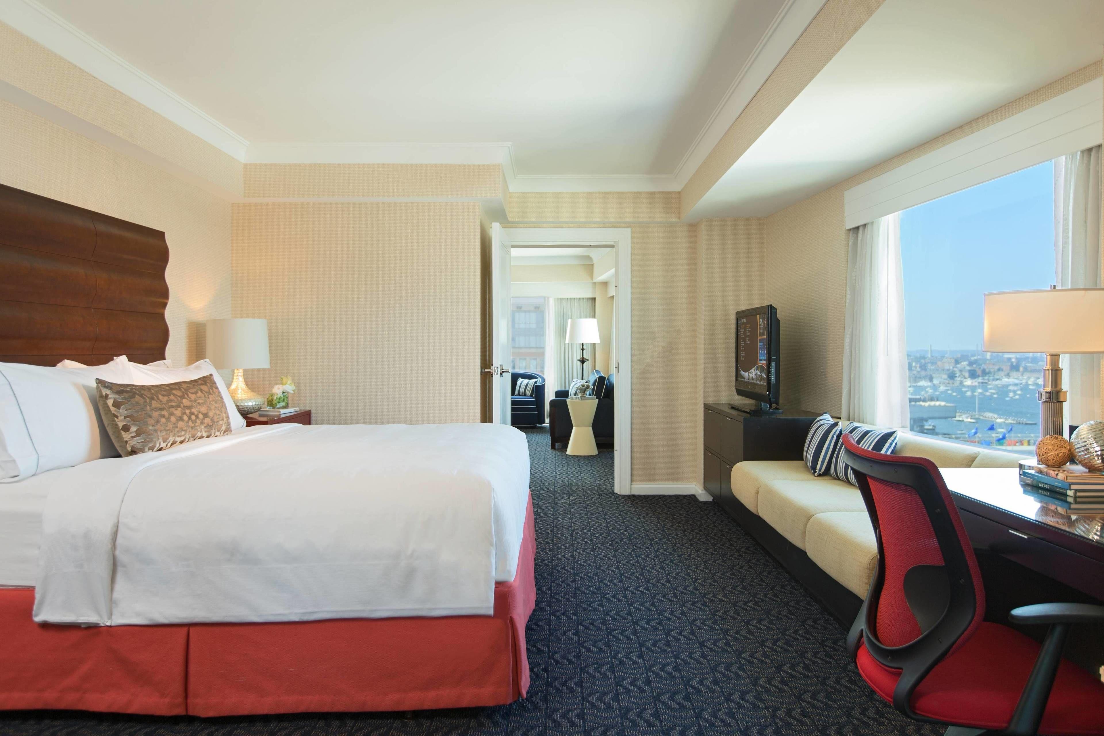 Hotel Renaissance Seaport District 4*