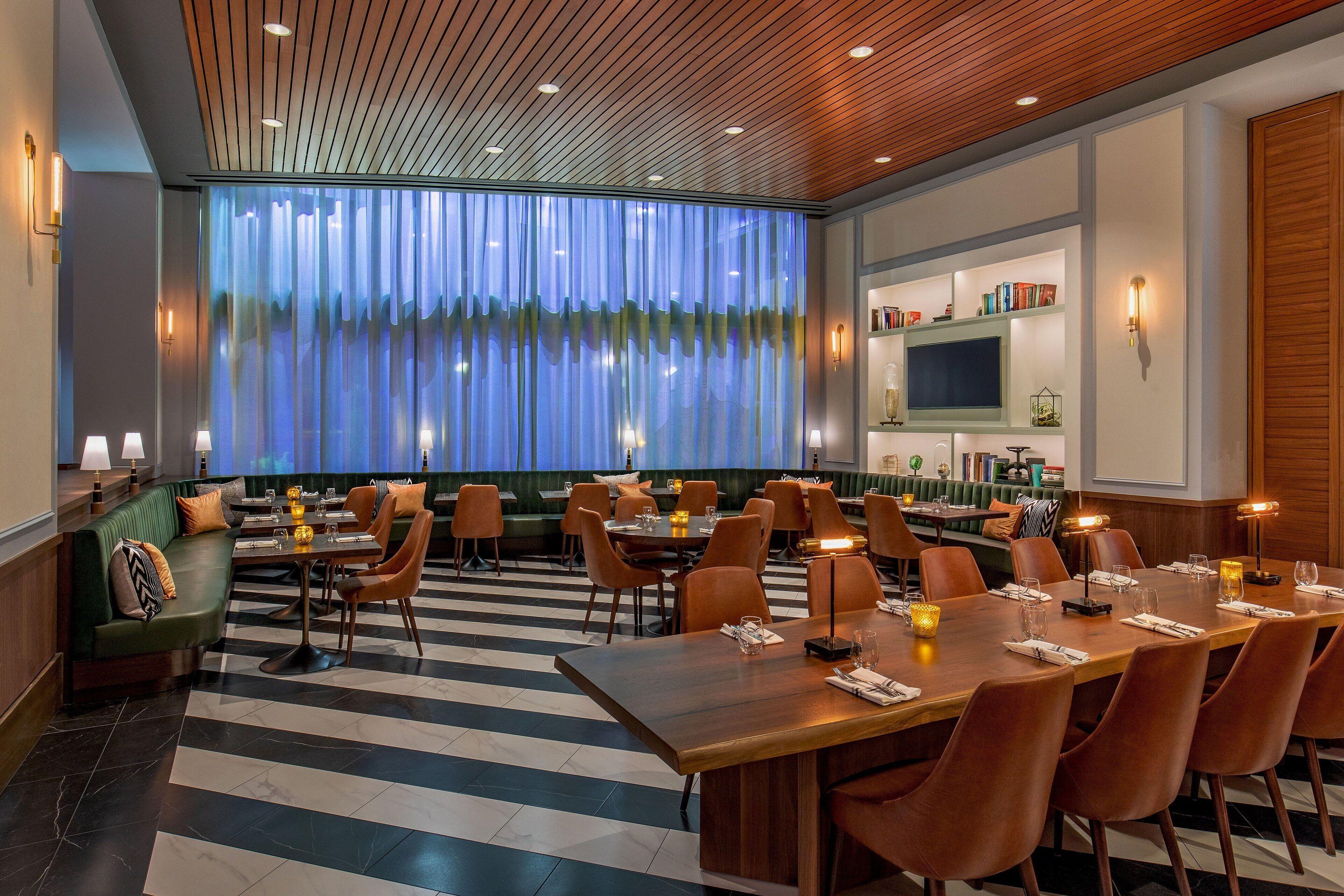 Renaissance Seaport District 4*