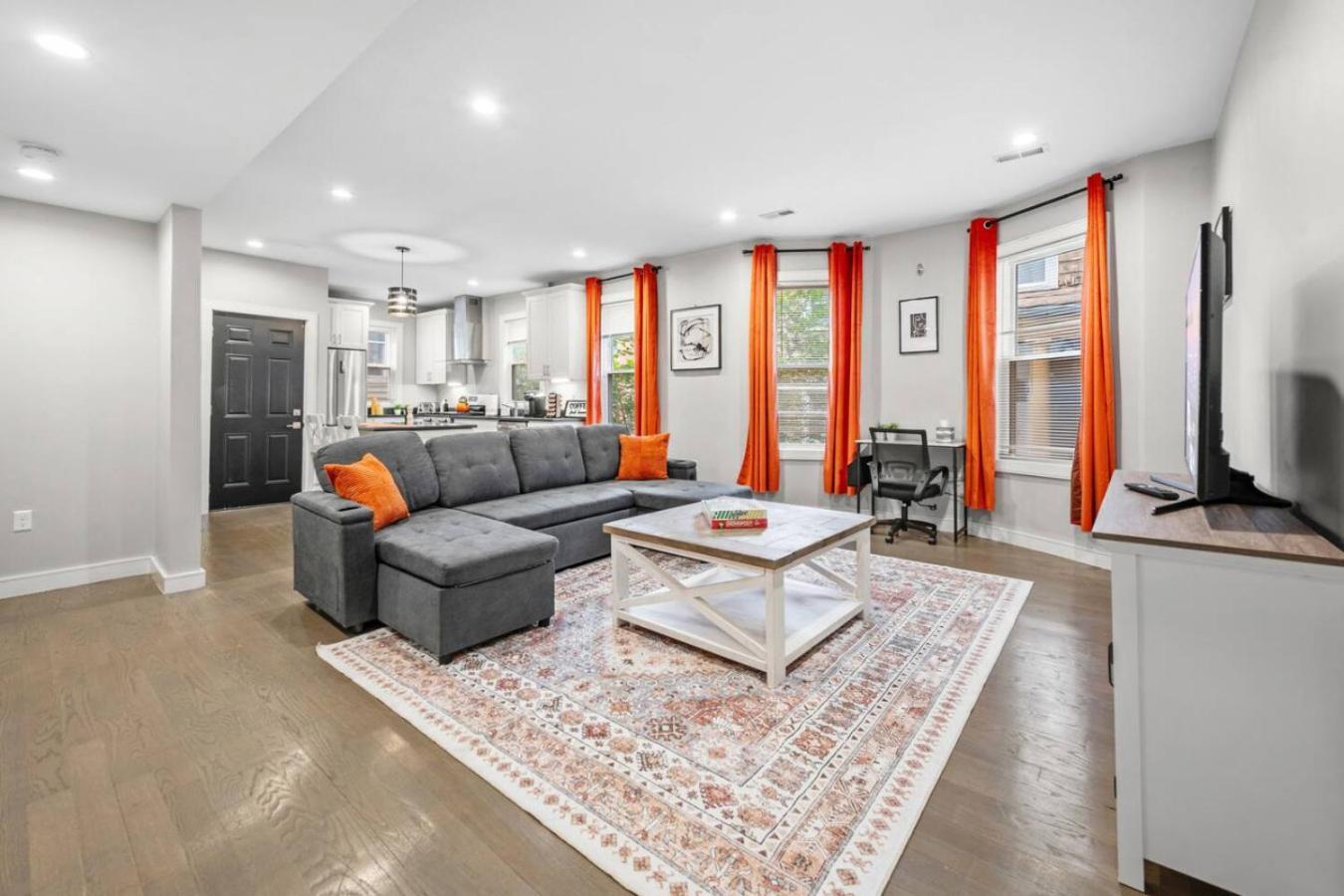 Luxury 3br In With Roku Tv Apartment