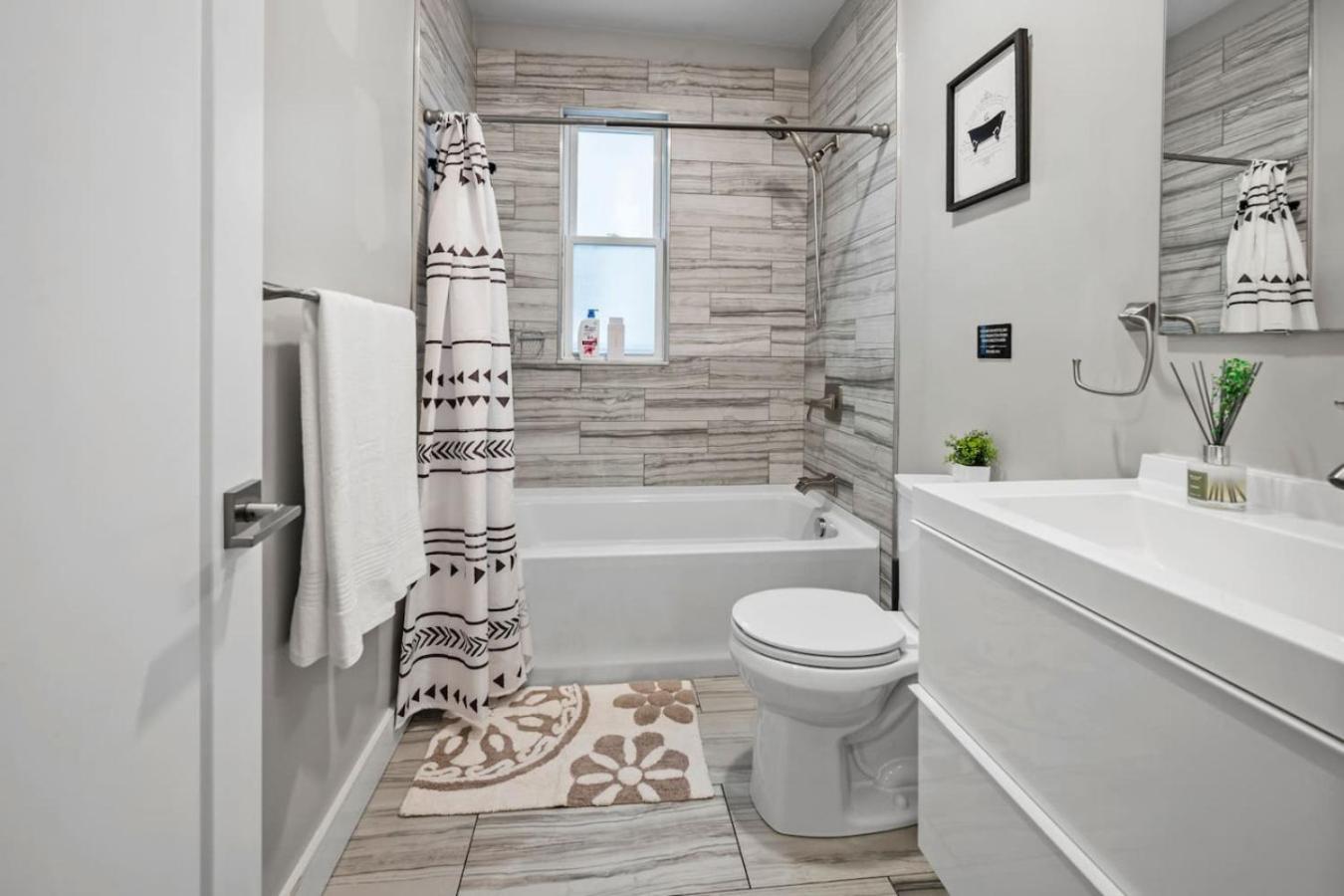 Luxury 3br In With Roku Tv Apartment Boston