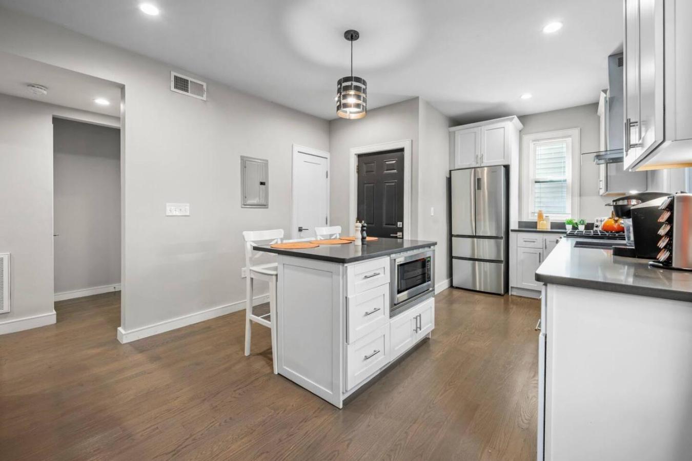 Luxury 3br In With Roku Tv *