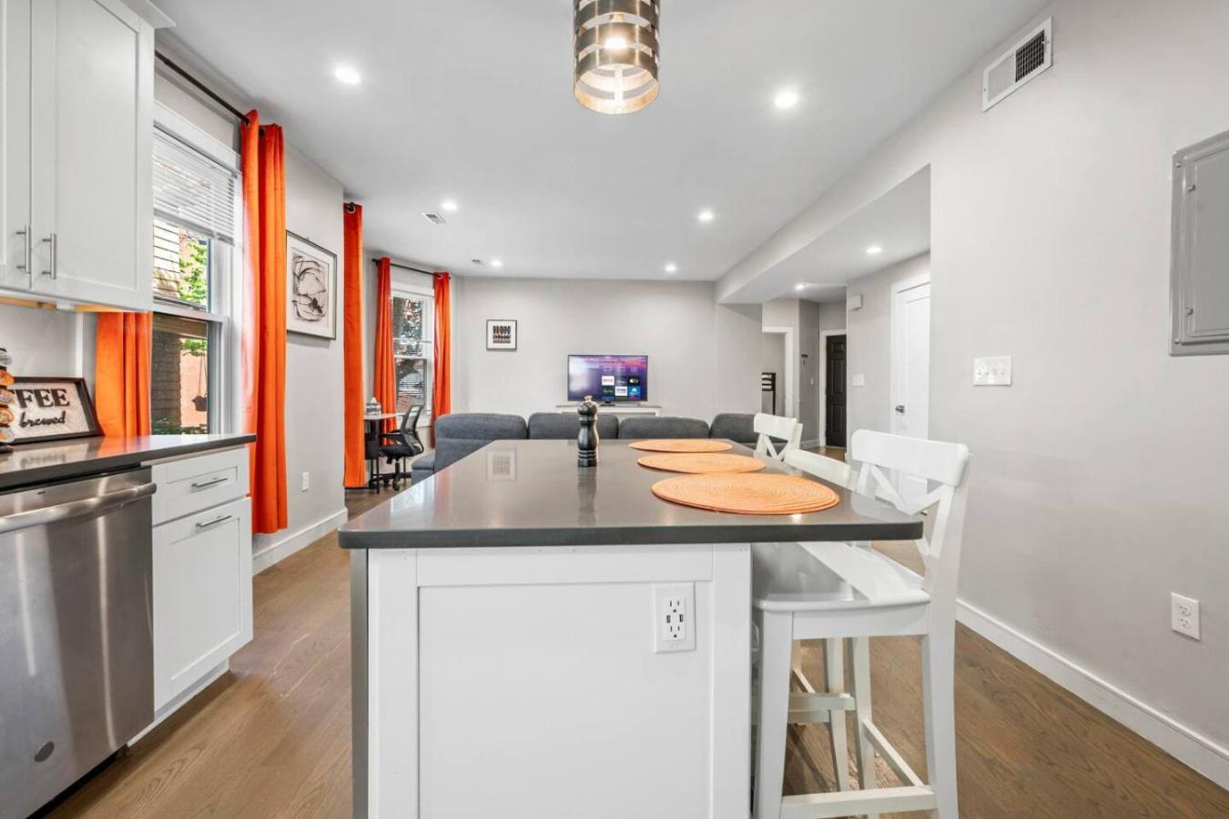 Luxury 3br In With Roku Tv * Boston