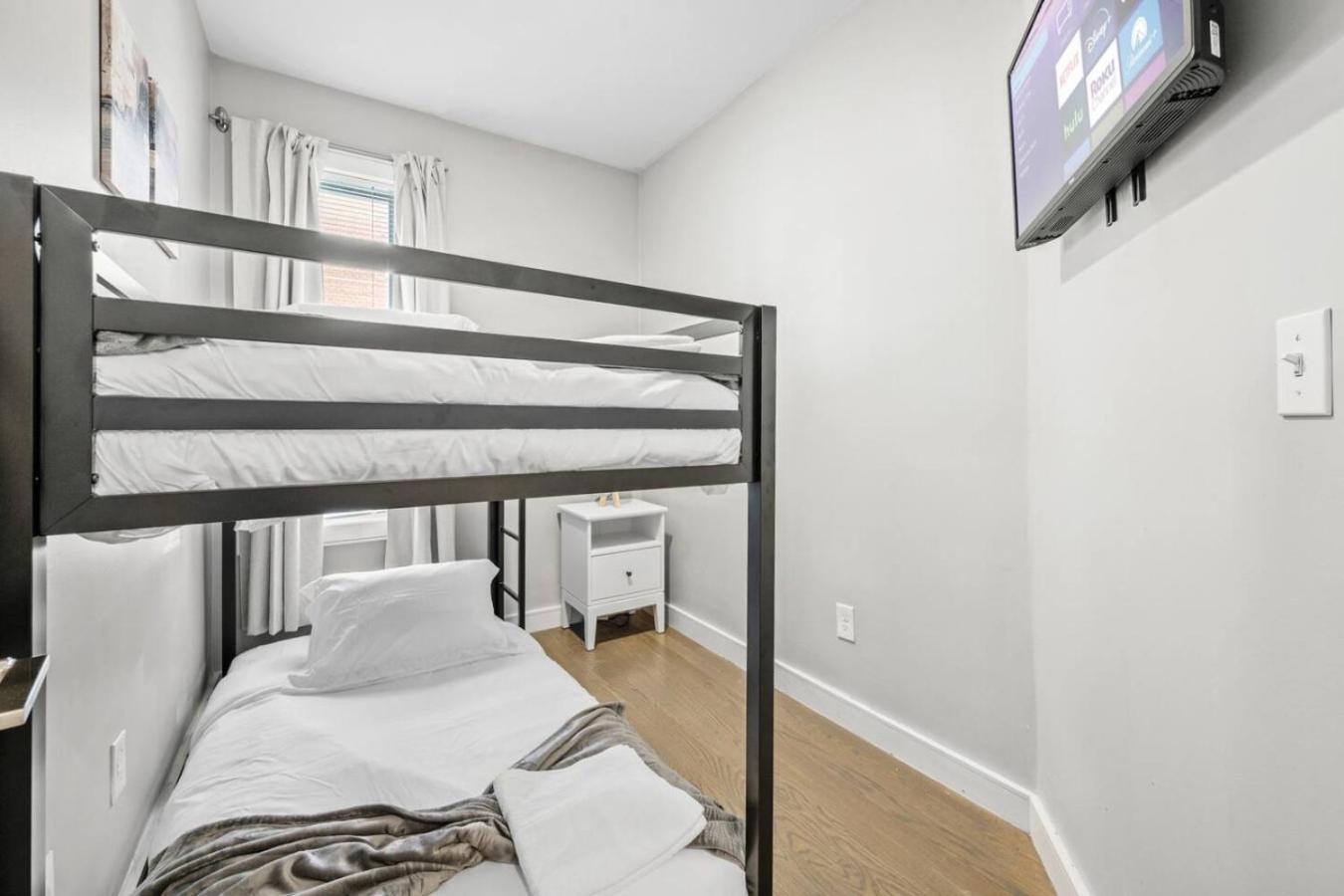 Apartment Luxury 3br In With Roku Tv