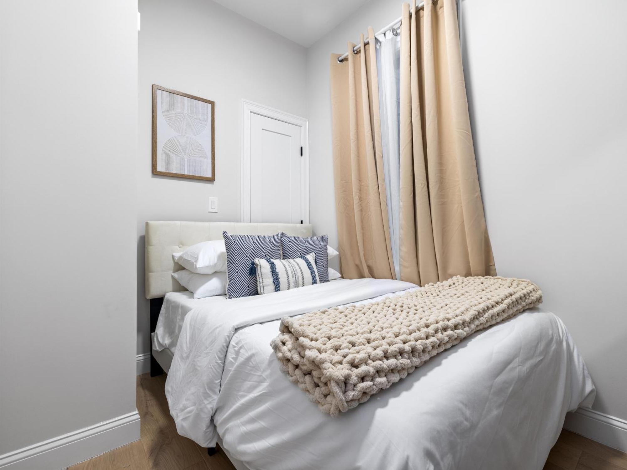 Apartment 5br 3bath 6beds *