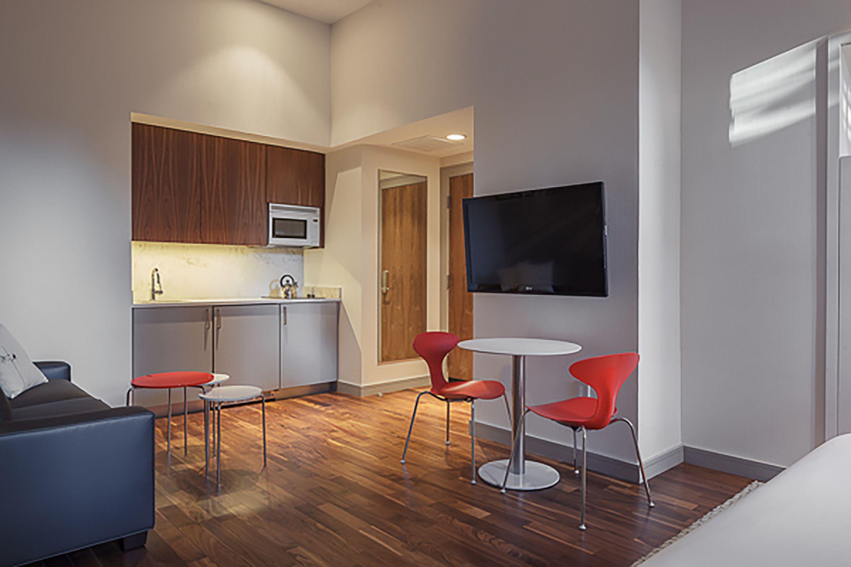 The Revolution Hotel 3*