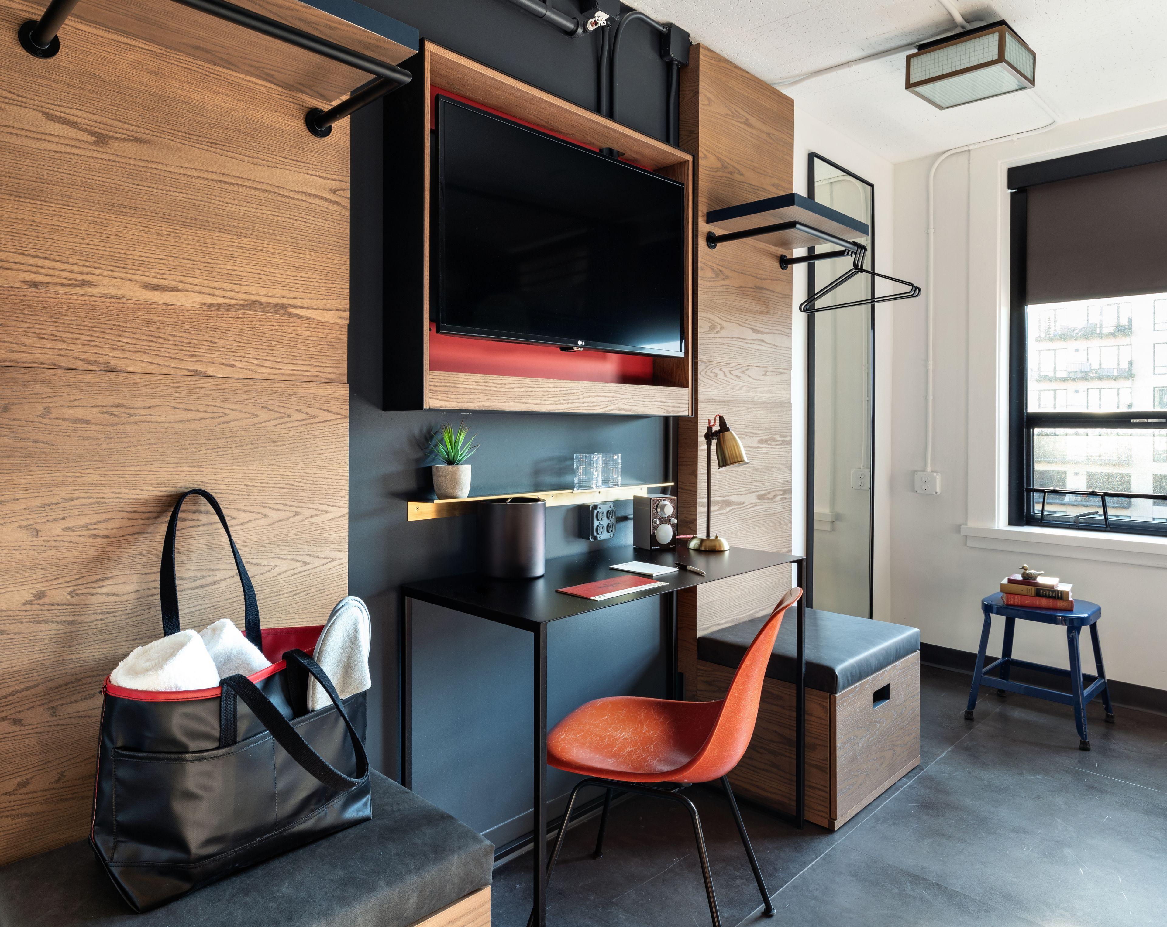 Hotel The Revolution 3*