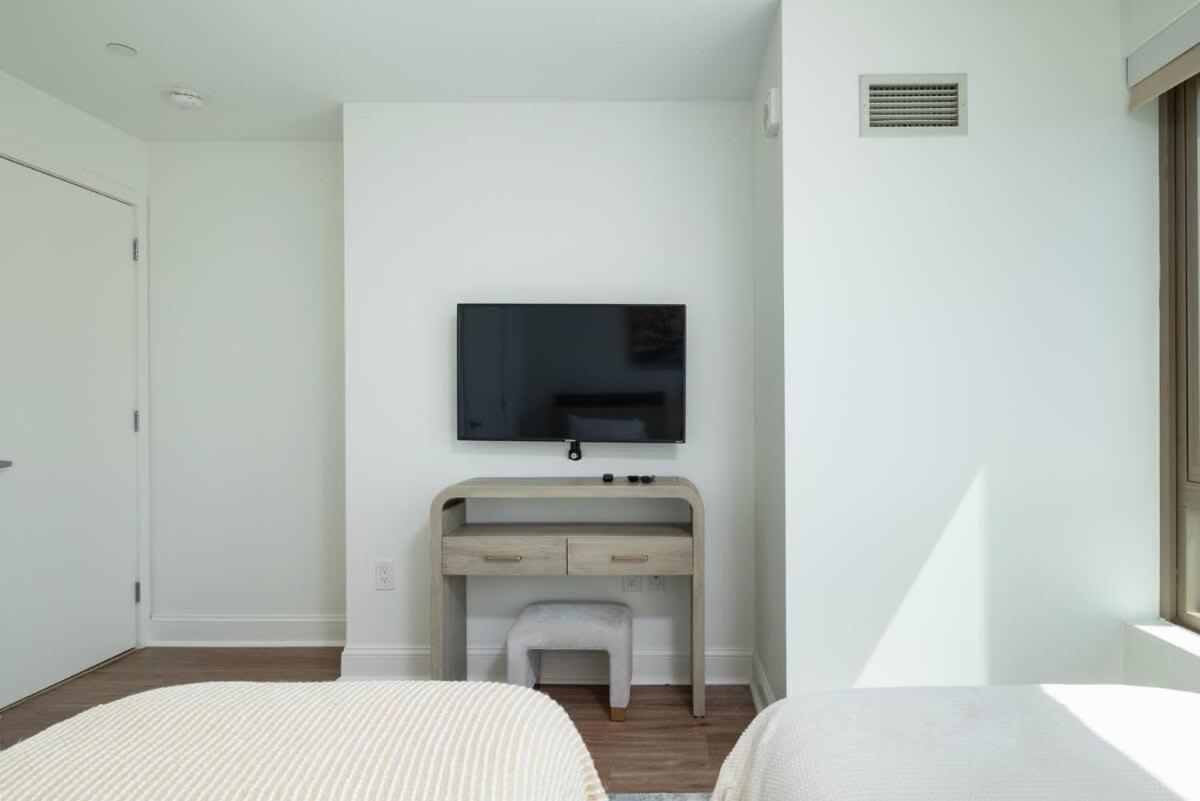 2br In Downtown & T-station Boston