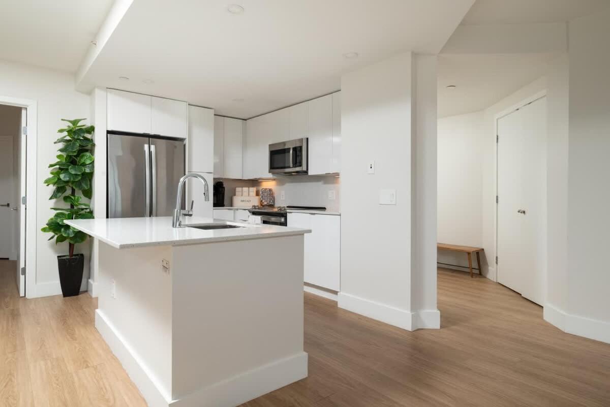 2br In Downtown & T-station Boston