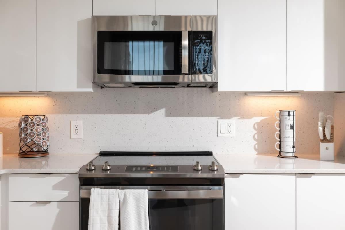 2br In Downtown & T-station Boston