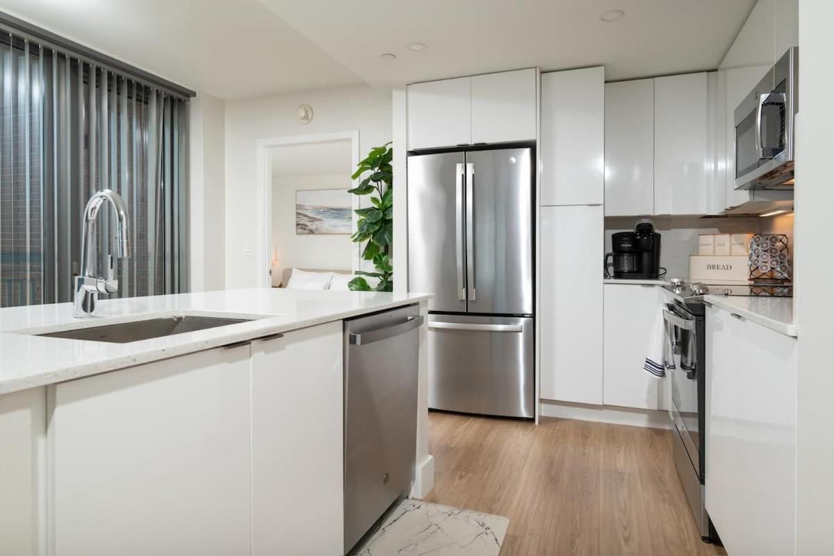 2br In Downtown & T-station * Boston