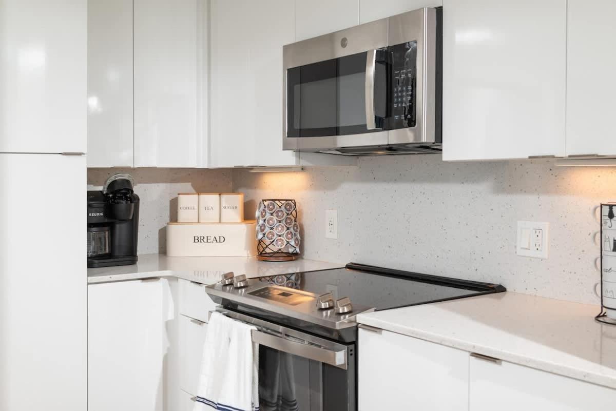 2br In Downtown & T-station * Boston