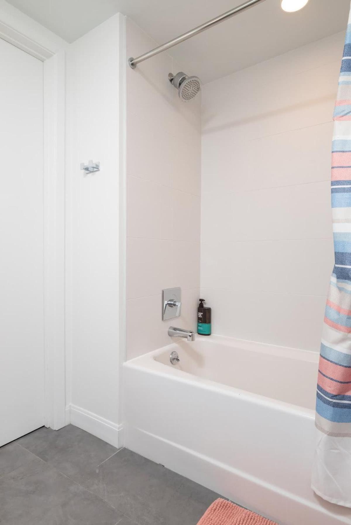 2br In Downtown & T-station *