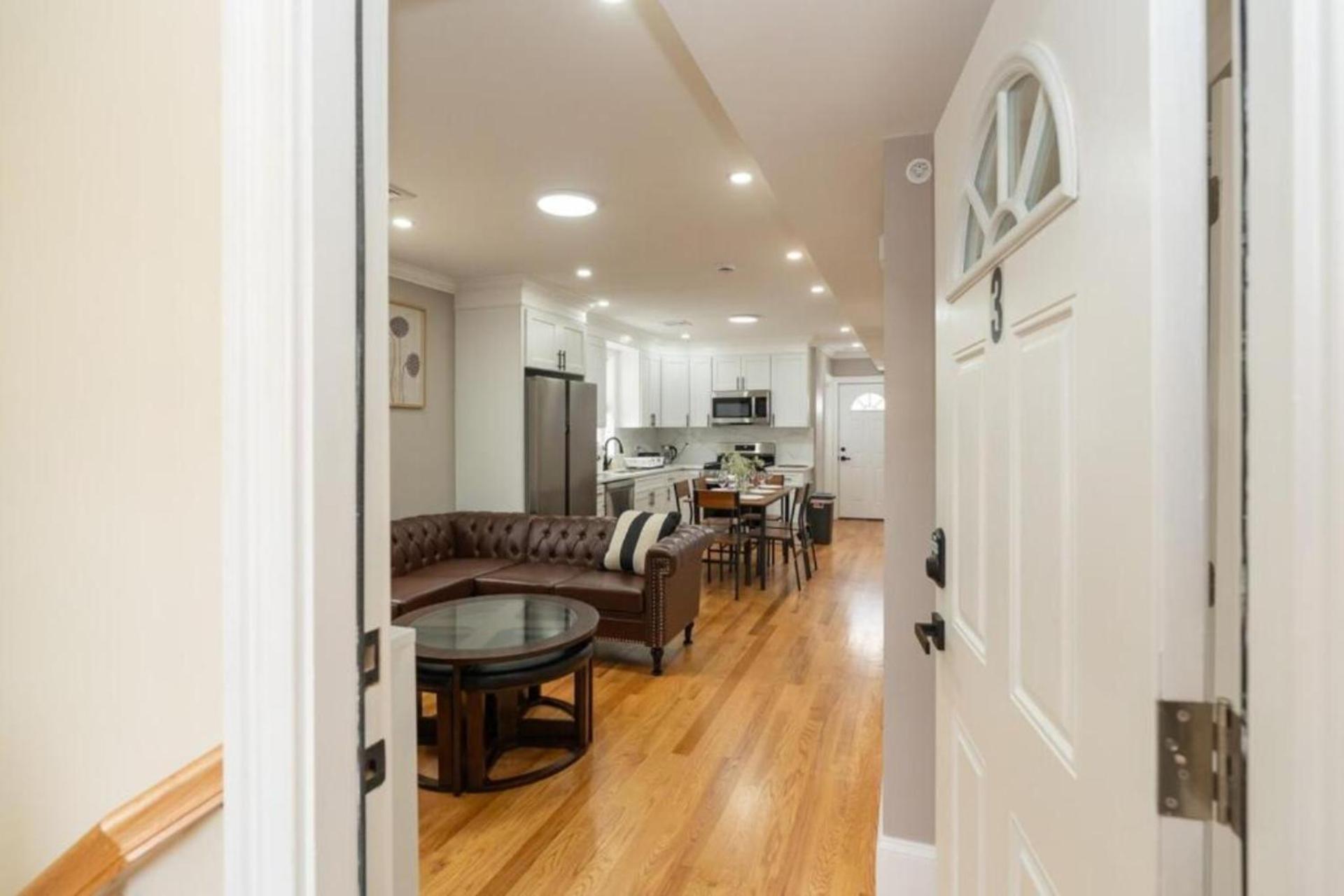 558-3 3br - Modern Nest Near Franklin Park Apartment