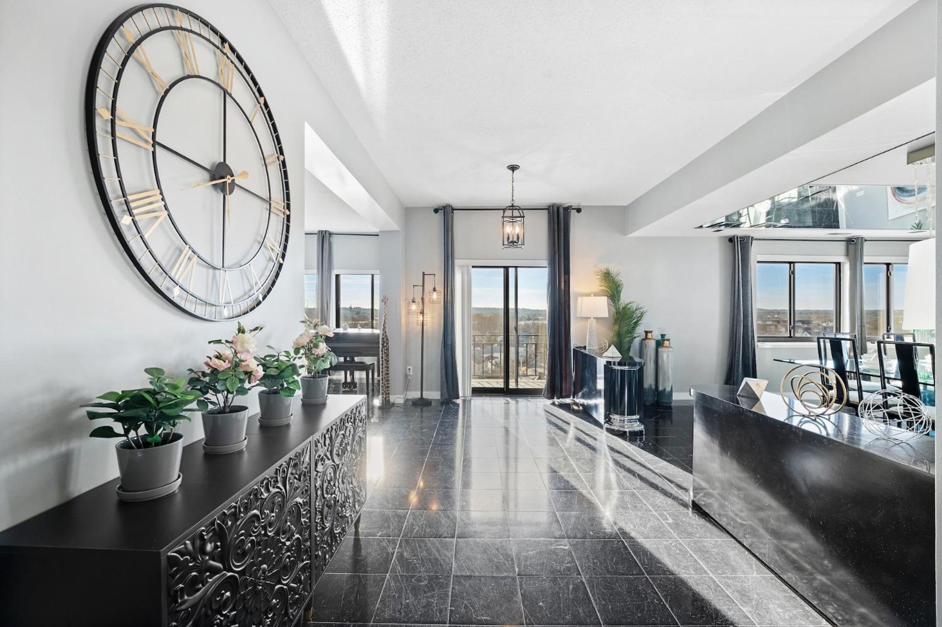 Apartment Luxury Massive Penthouse In Watertown Boston