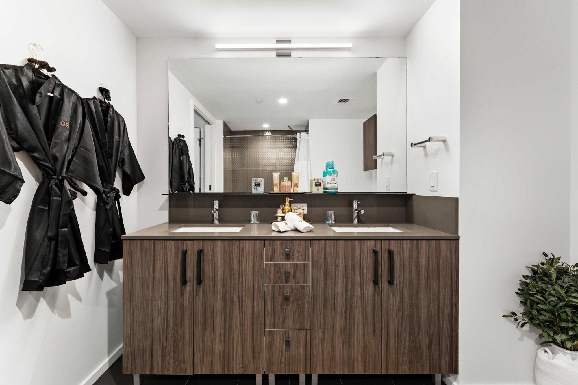 Apartment Family In With Pool Gym & Balcony - Perfect