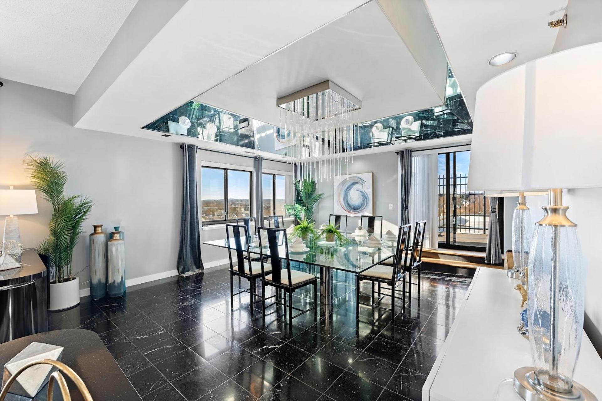 Apartment Luxury Massive Penthouse In Watertown Boston