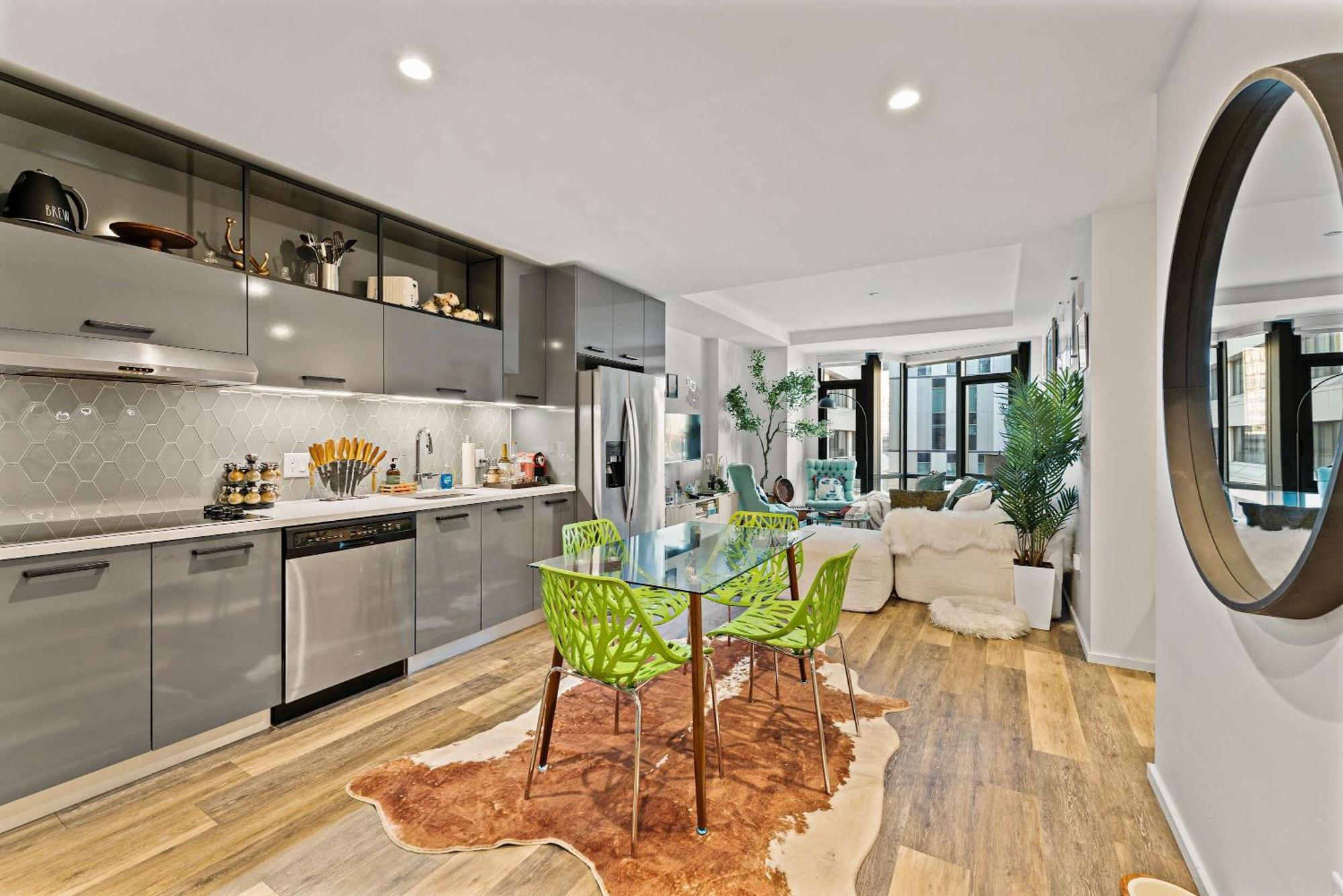 Apartment Family In With Pool Gym & Balcony - Perfect Boston