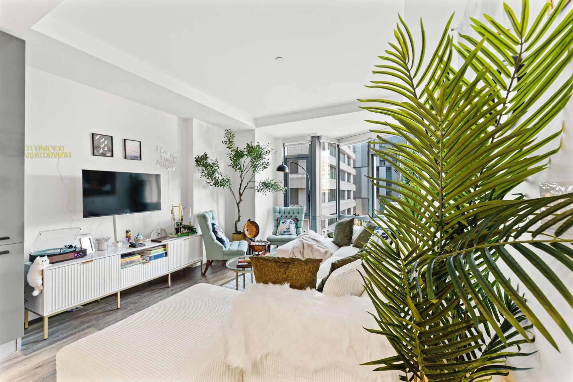 Family In With Pool Gym & Balcony - Perfect Boston