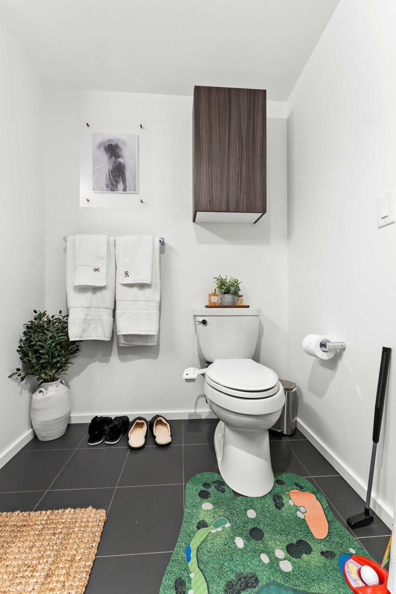 Family In With Pool Gym & Balcony - Perfect