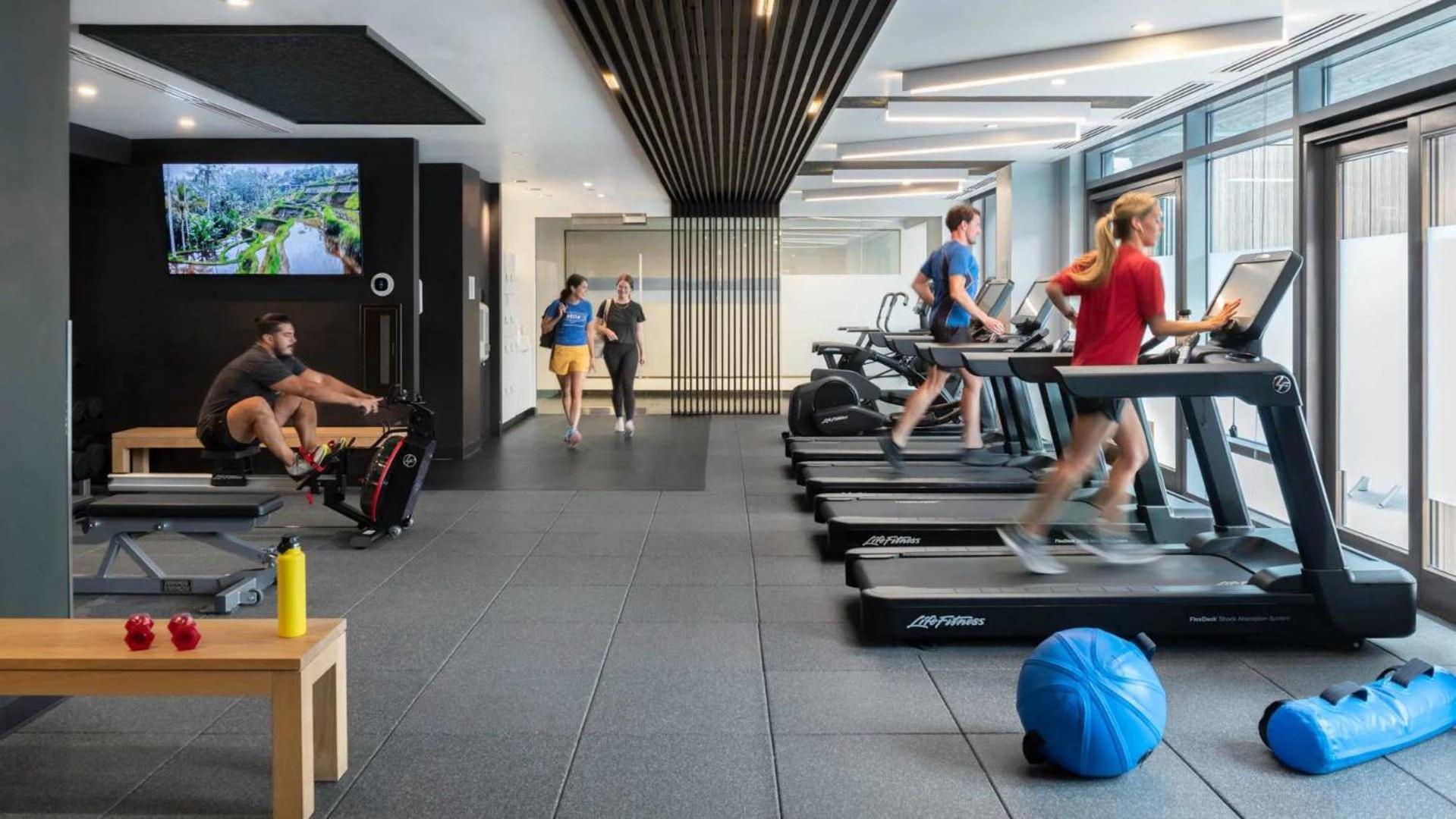 Apartment Family In With Pool Gym & Balcony - Perfect Boston