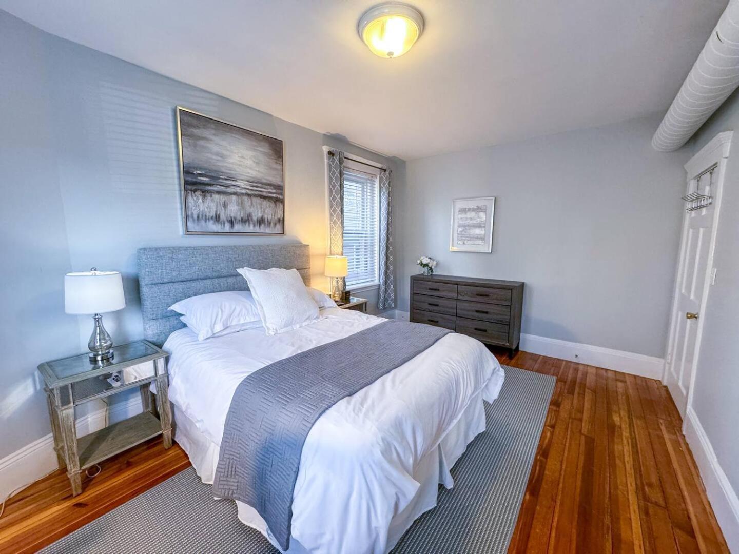 Apartment Spacious 3bed, 2bath, Near Hospitals & Transports Brookline