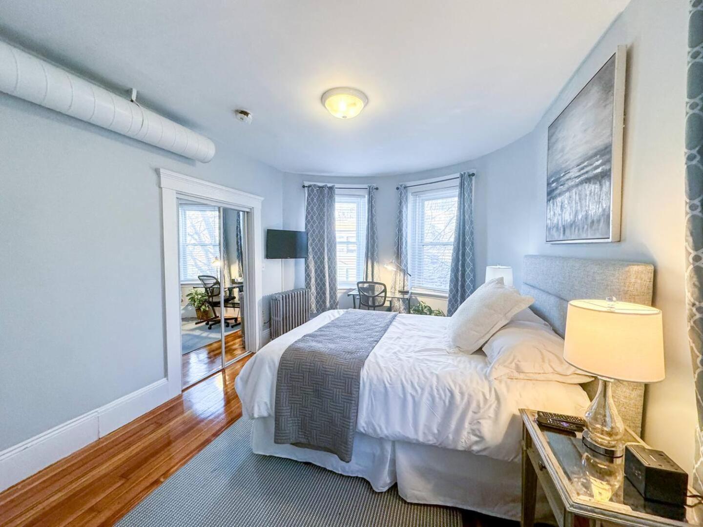 Spacious 3bed, 2bath, Near Hospitals & Transports Brookline