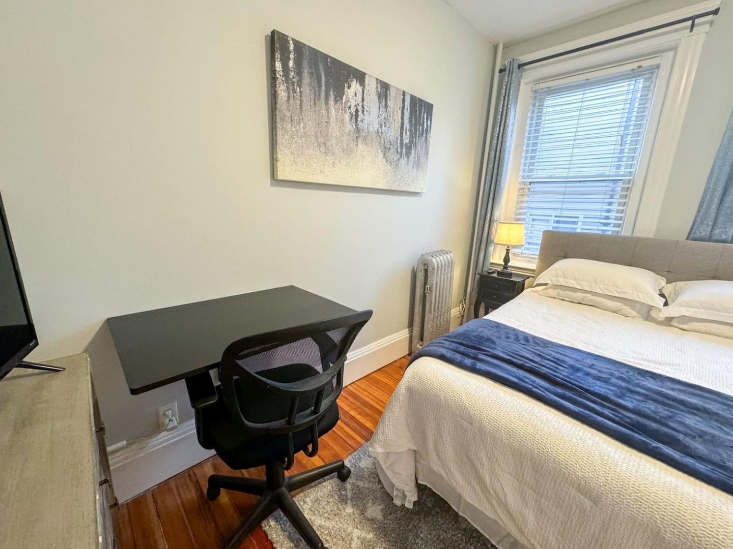 Spacious 3bed, 2bath, Near Hospitals & Transports Apartment *