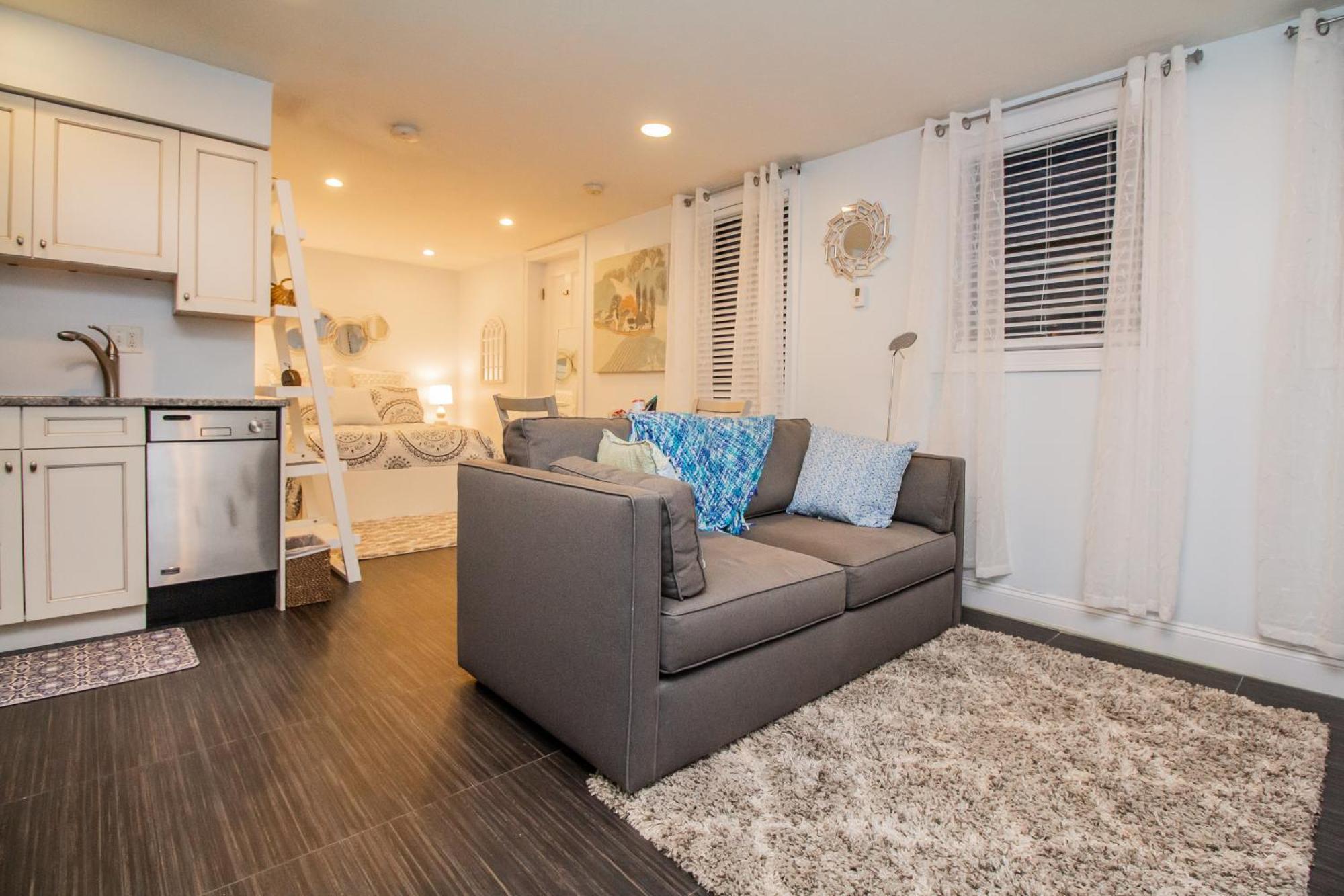Renovated Studio, Steps To Mgh, Suffolk, Sleeps 4