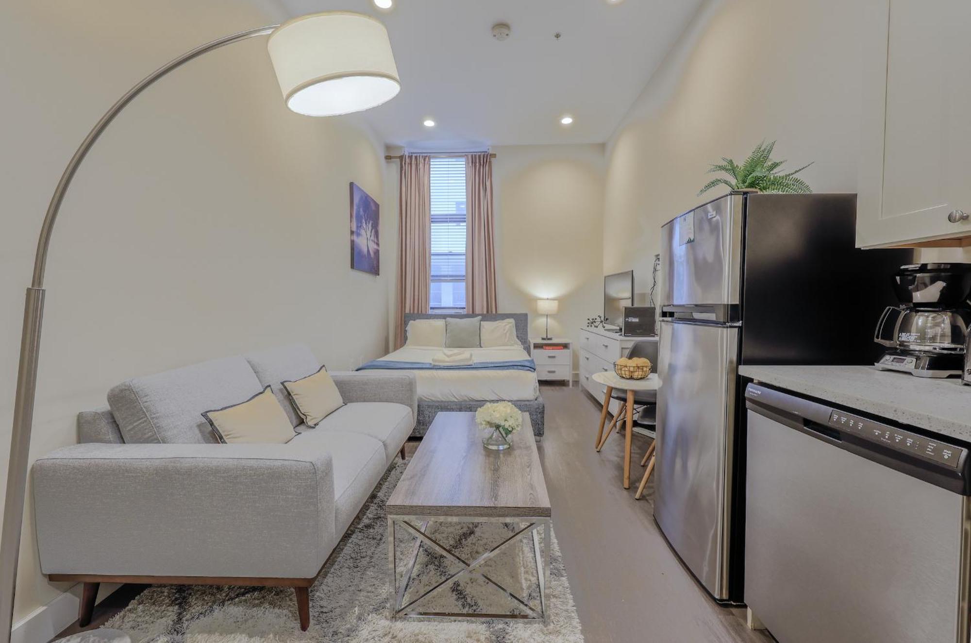 Keyless Entry Laundry In Bldg Pet Friendly Apartment